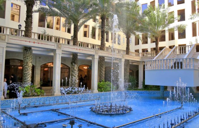 400ae93a-660f-4bae-92dc-78fc359206cc-700x450 تور کیش هتل امیرکبیر - Image 1