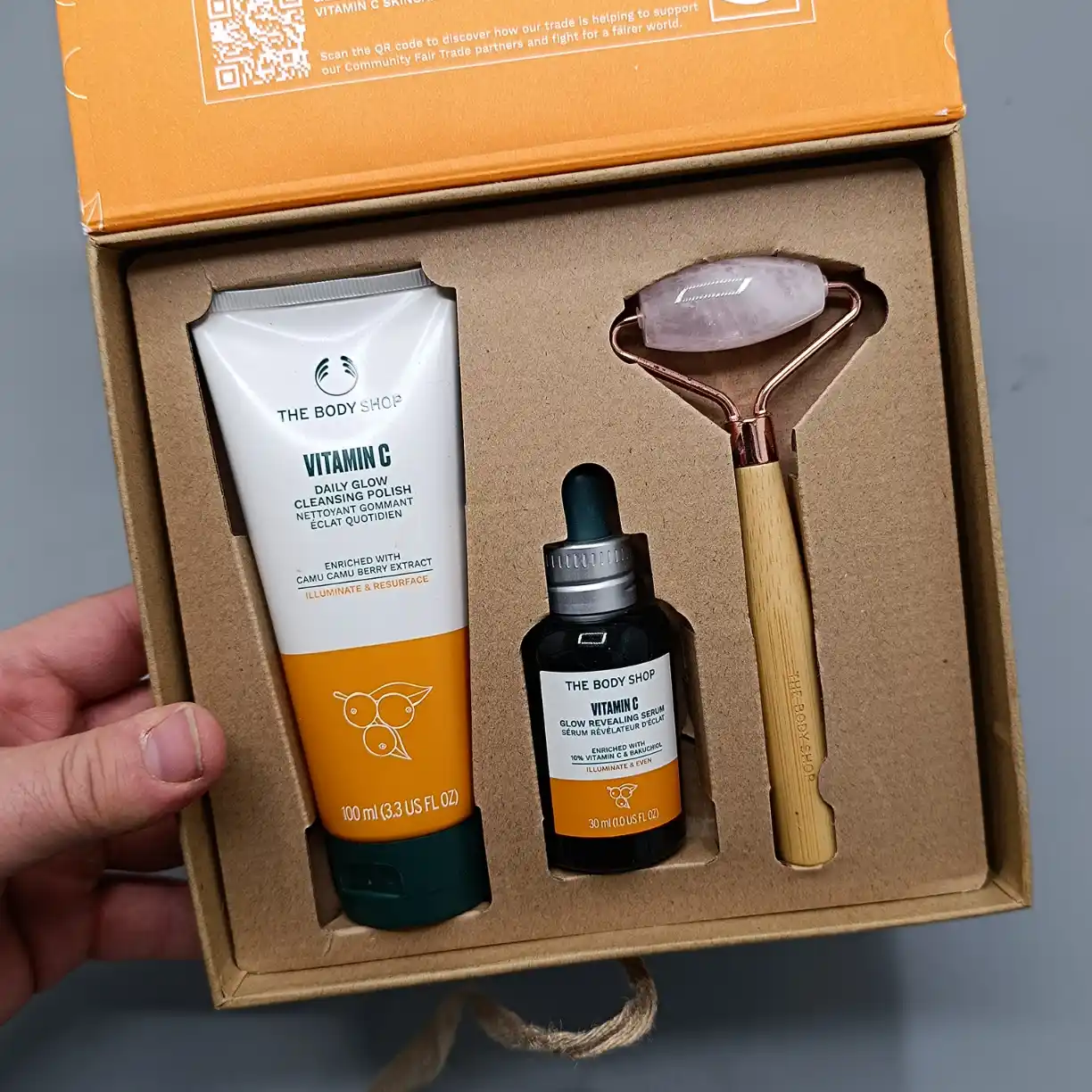 IMG_20241215_125157 کیت روتین پوستی روشن کننده ویتامین C بادی شاپ - Image 1