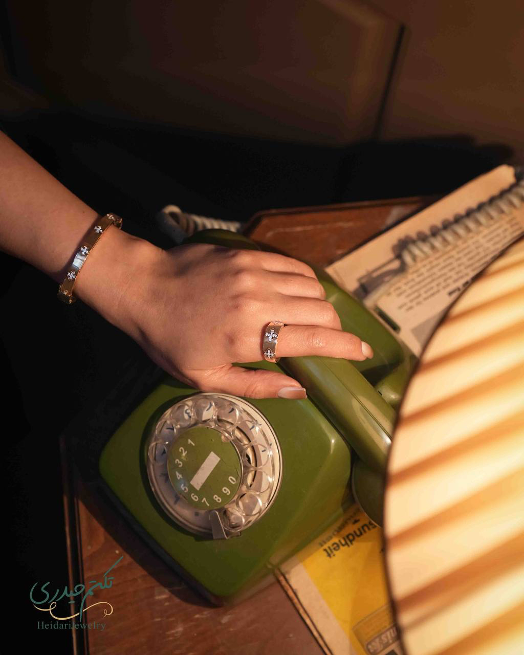 IMG_92ADB0259B29-3 انگشتر ونکلیف - Image 1